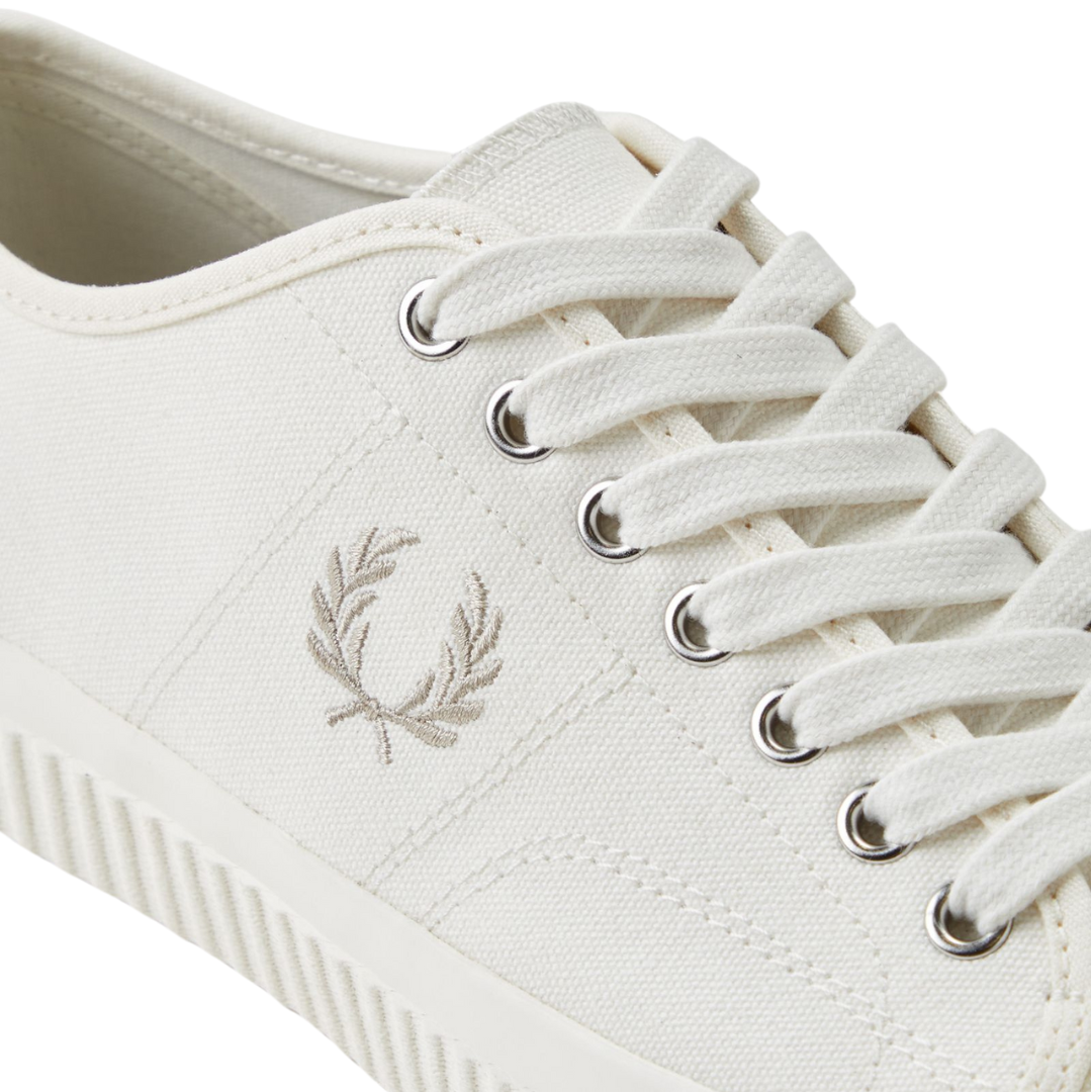 Fred Perry Hughes Low Sneaker in Ecru